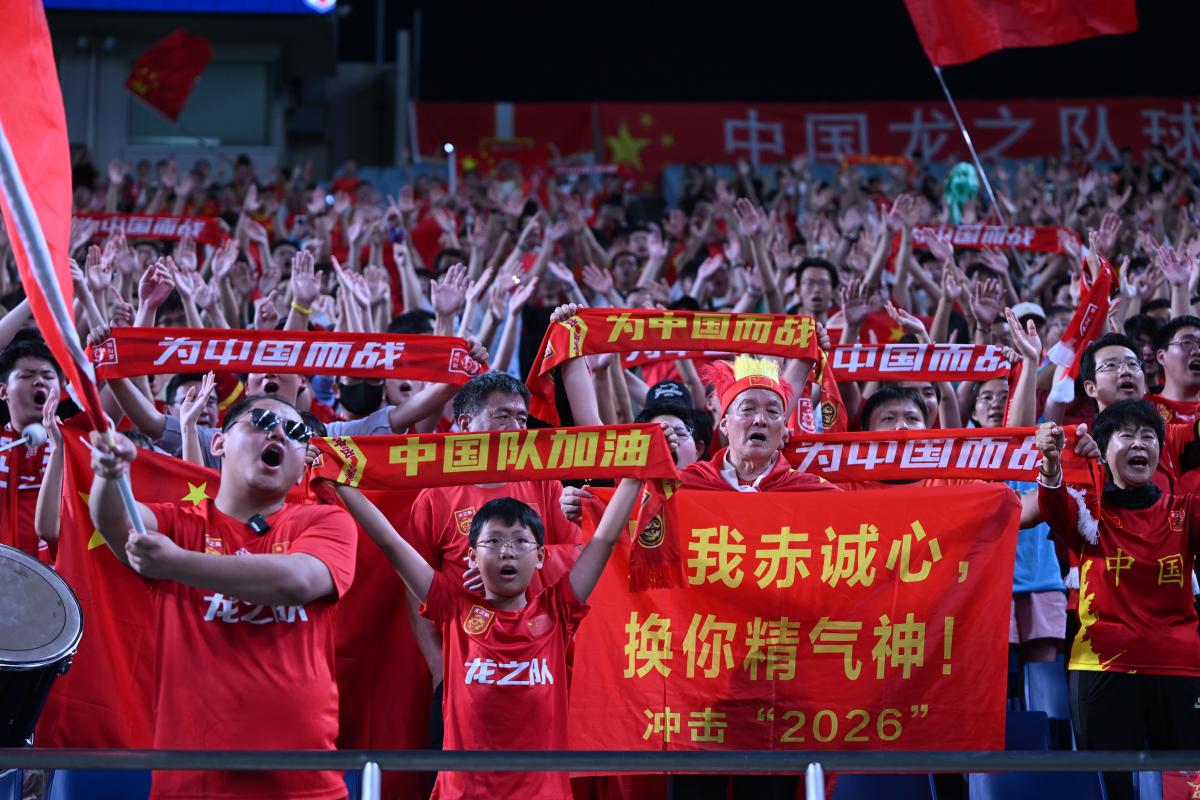 关于亚洲球队士气高涨，奋力争取胜利的信息