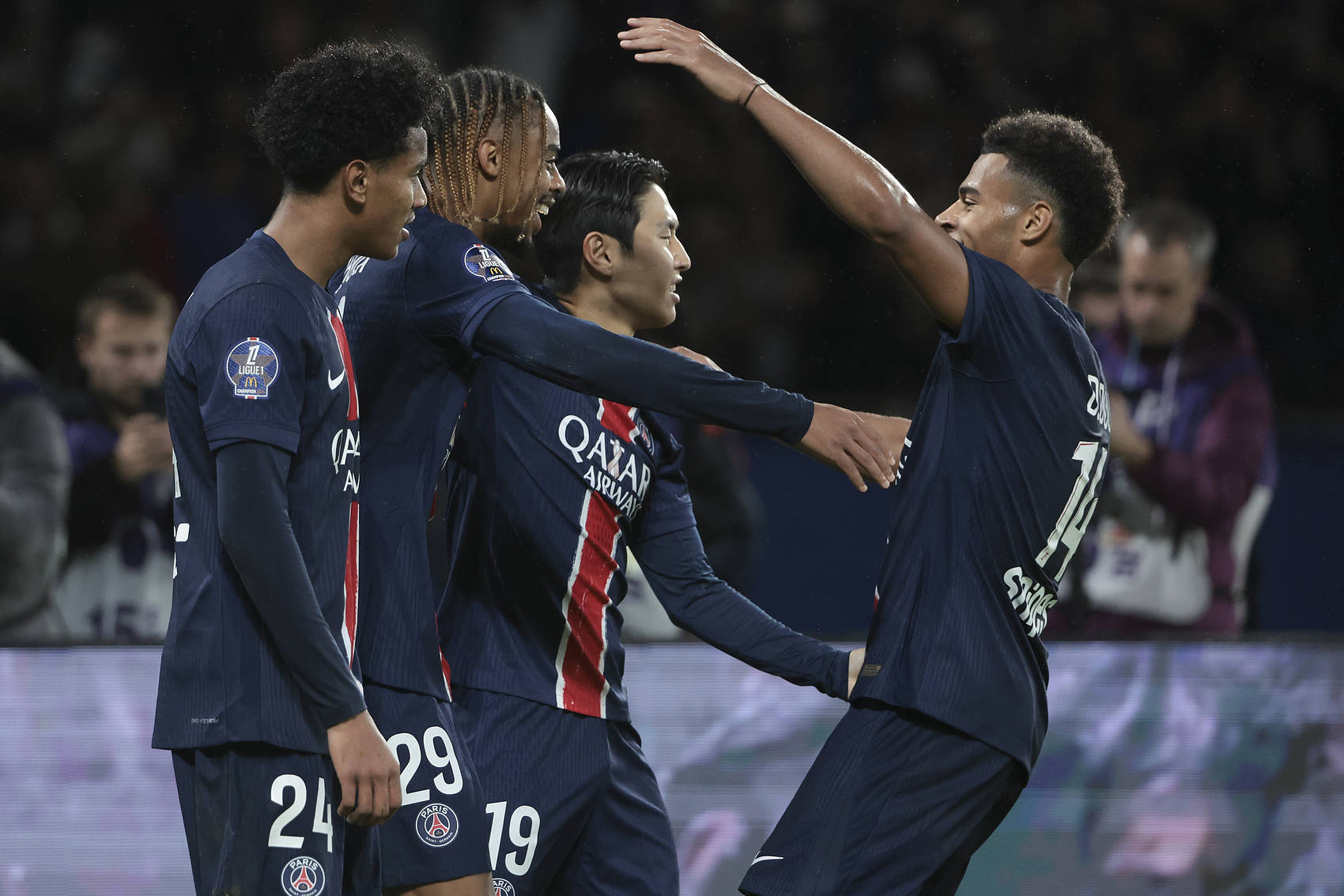 包含阿扎尔传射建功,切尔西击败对手的词条 包含阿扎尔传射建功,切尔西击败对手的词条