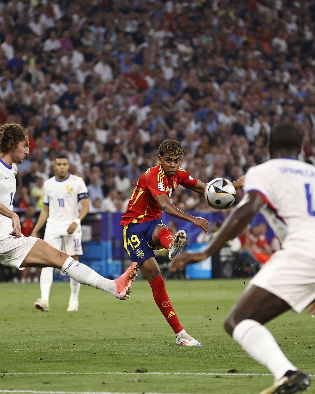 包含欧洲足球竞技狂热，球队实力对比惊艳！的词条