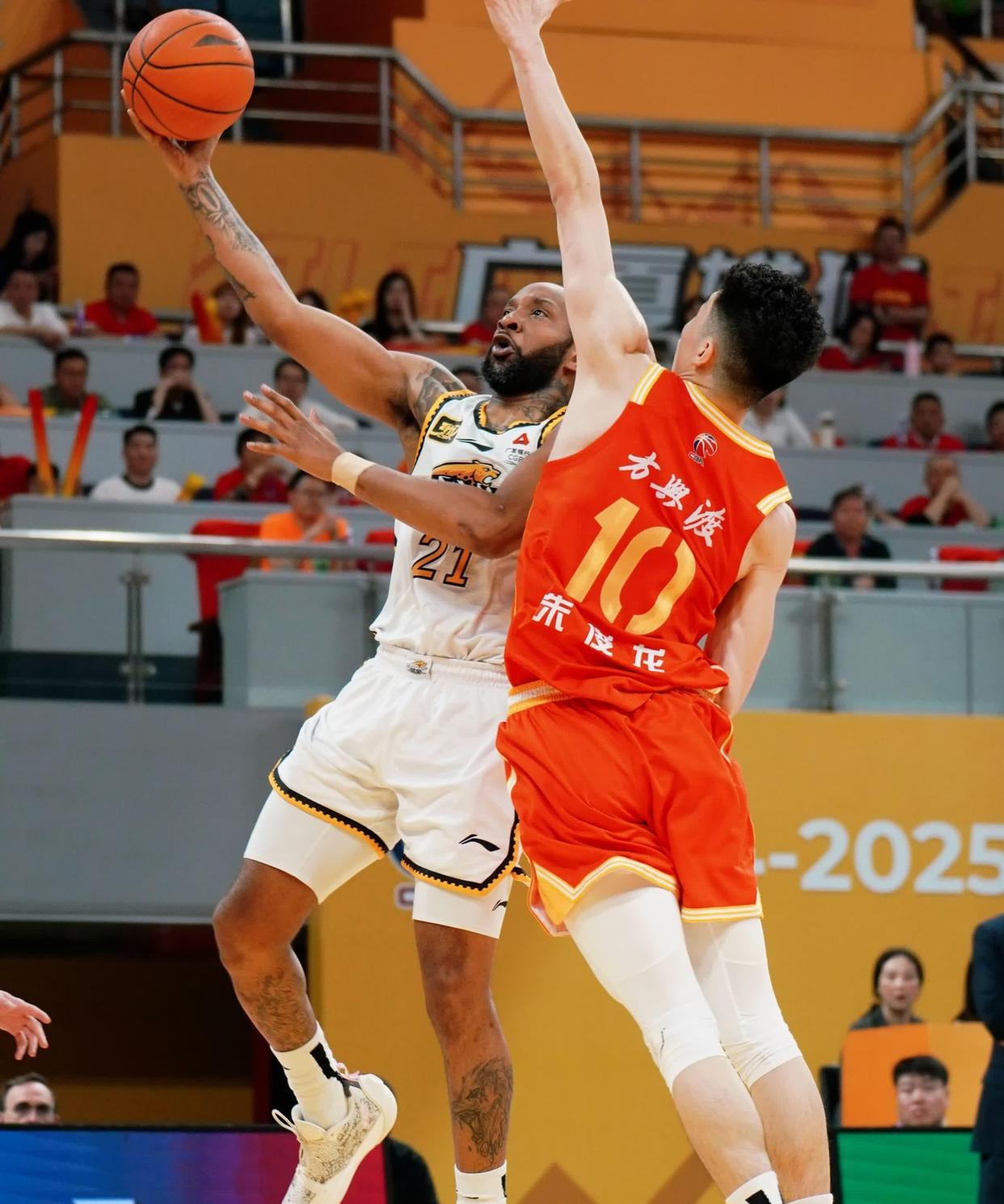 辽宁男篮主场拿下对手,士气高涨 辽宁男篮主场拿下对手,士气高涨