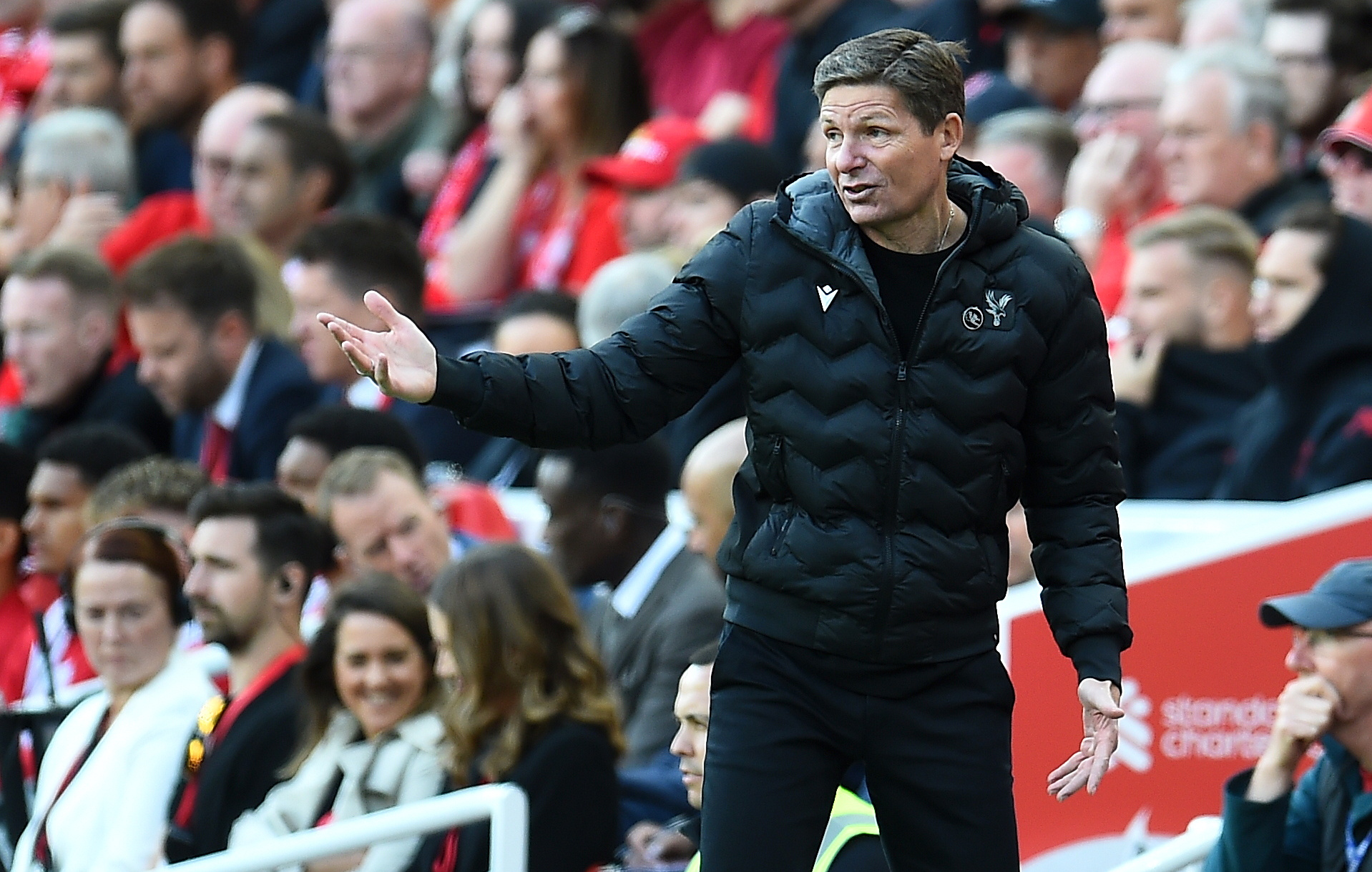 利物浦客场战平,稳固领先优势 利物浦客场战平,稳固领先优势