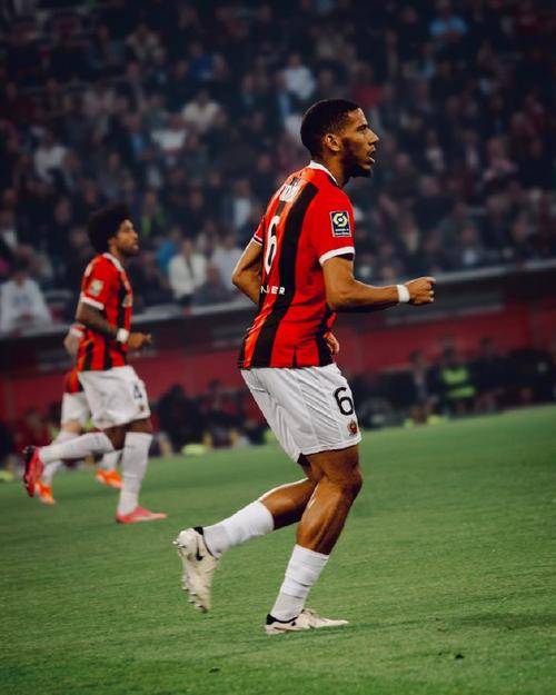 关于里尔1-3尼斯：法甲第11轮最新比赛结果，尼斯客场逆转取胜的信息