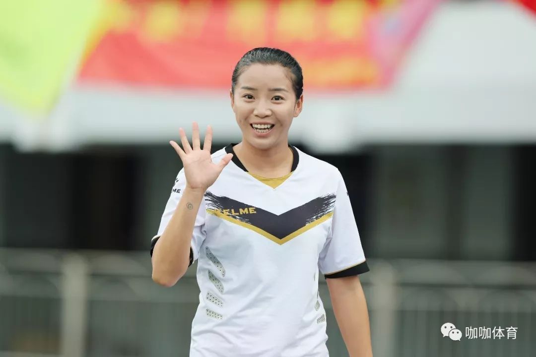 巴西女足队遇挑战，取胜突破难关