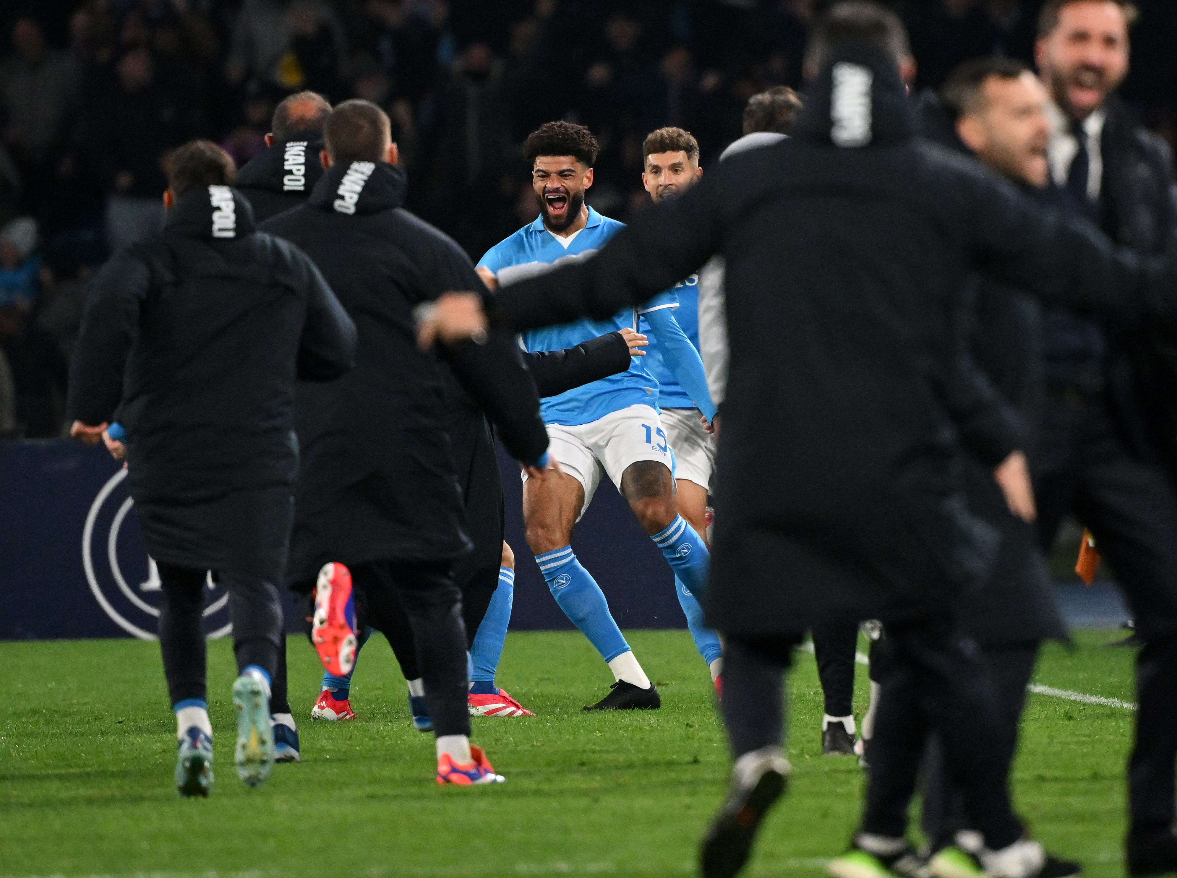 关于尤文图斯客场力挺，AC米兰主场战平那不勒斯的信息