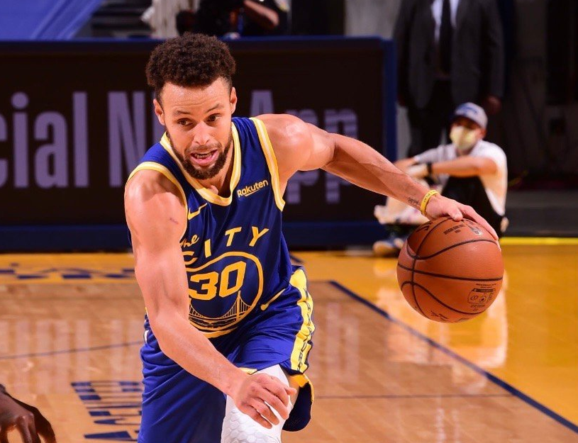 战绩飙升，球队实力蒸蒸日上遥遥领先的简单介绍