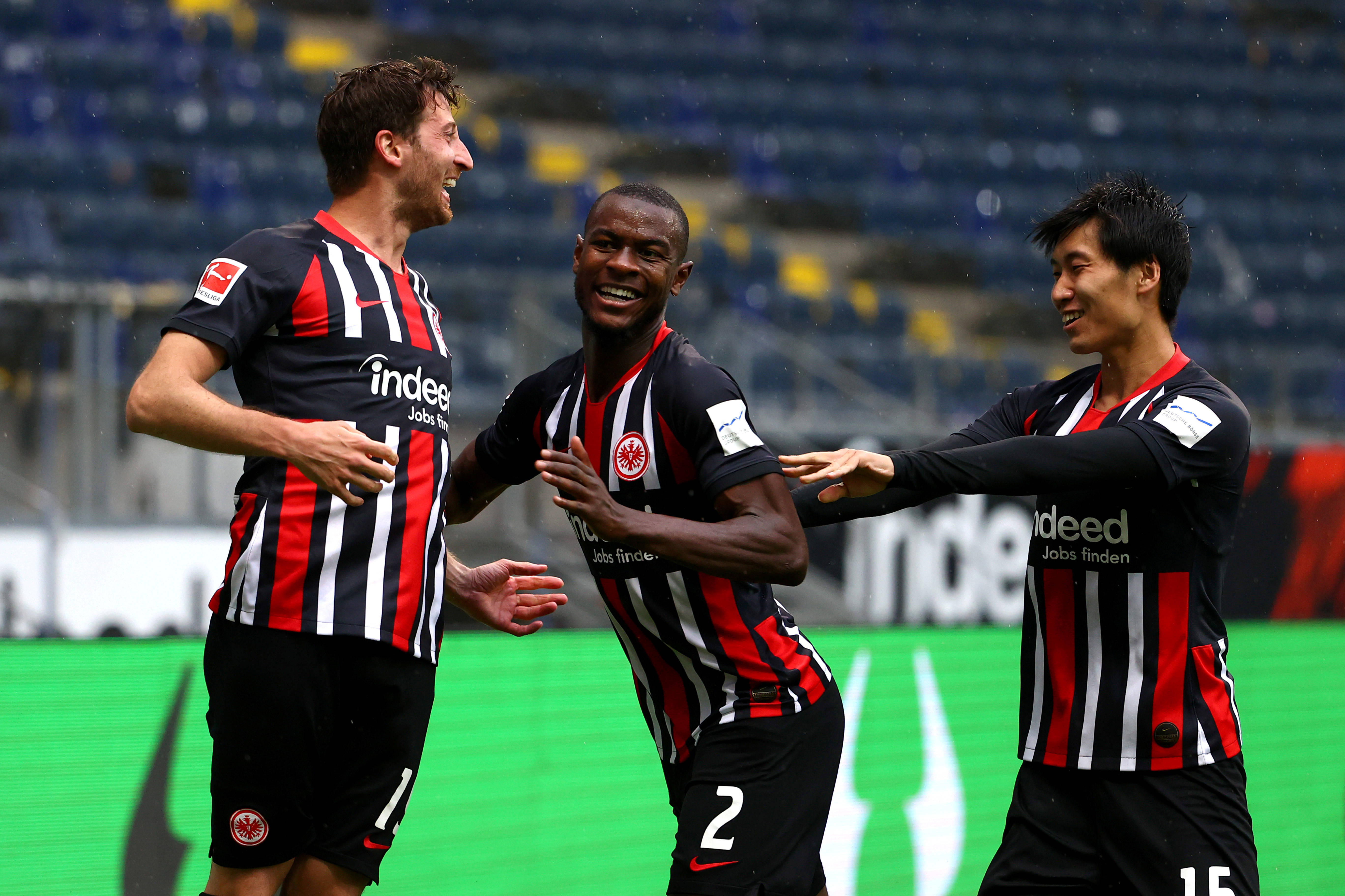 包含法兰克福主场失分，欧冠希望渺茫的词条