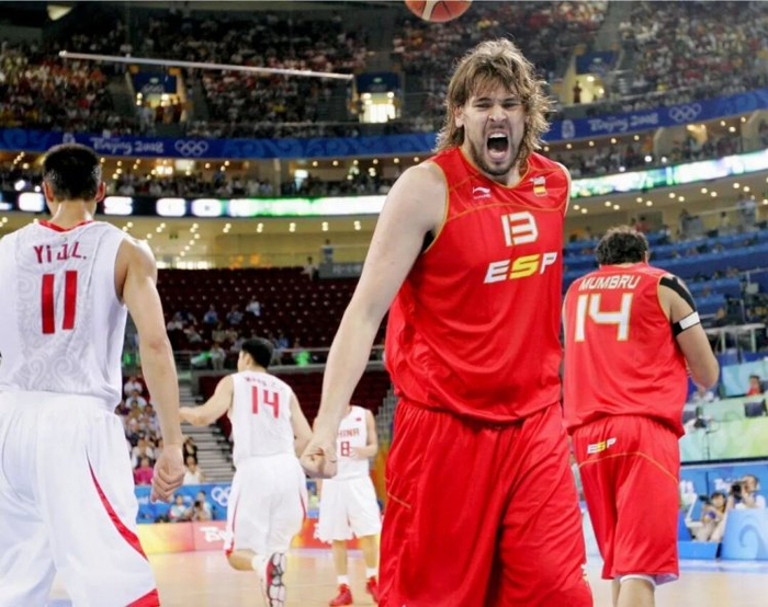 西班牙男篮险胜76人，米切尔送出助攻