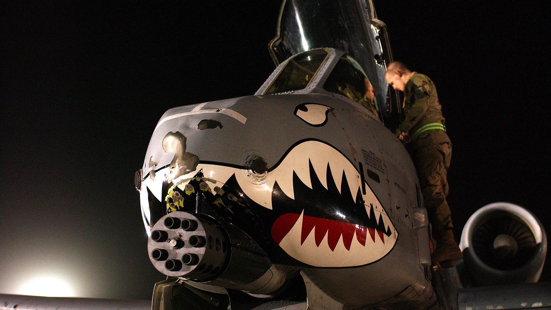 绿茵与暗礁，当意甲悬念碰上美伊无解的棋局