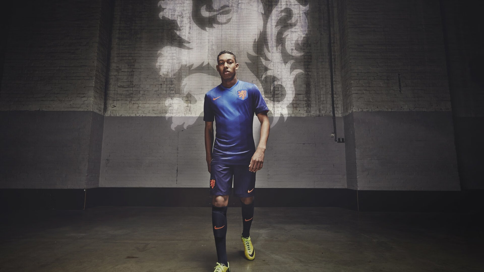 世俱杯-刀锋上的独舞，哈兰德三箭定江山，曼城硬仗擒黄潜